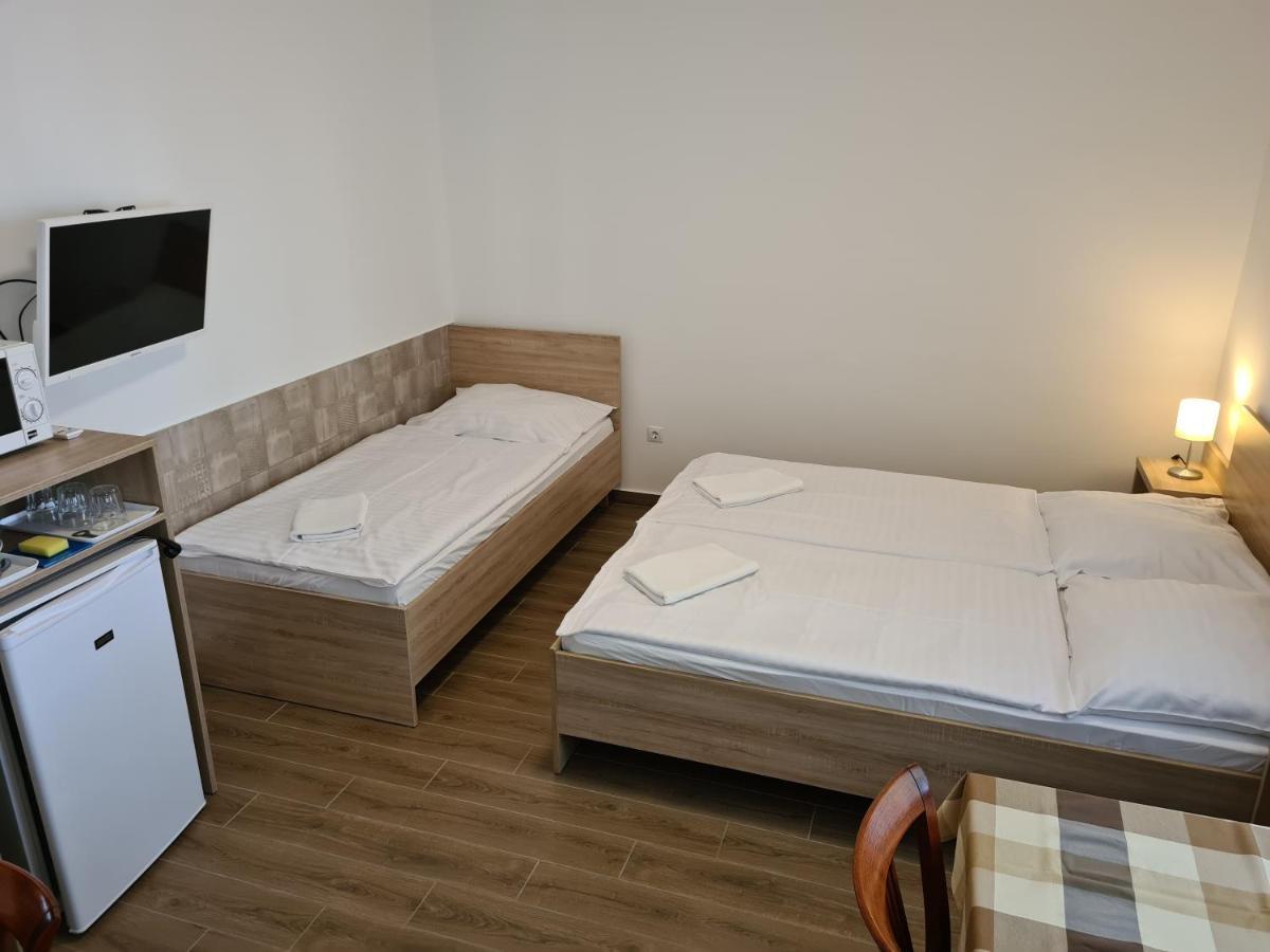 Tancsics Vendeghaz Hotel Siofok Ruang foto