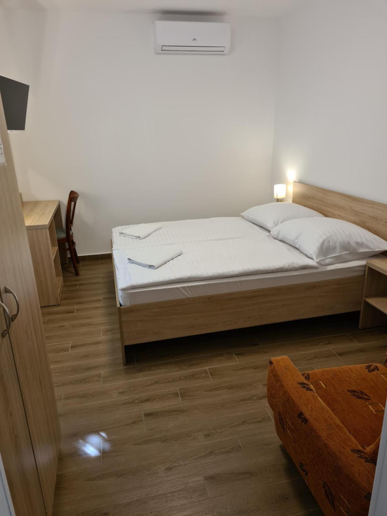 Tancsics Vendeghaz Hotel Siofok Ruang foto