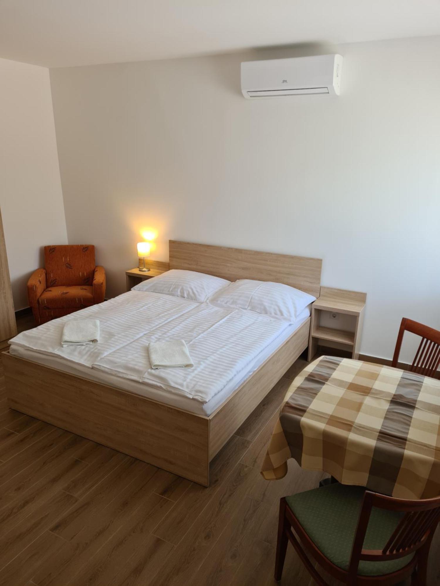 Tancsics Vendeghaz Hotel Siofok Ruang foto
