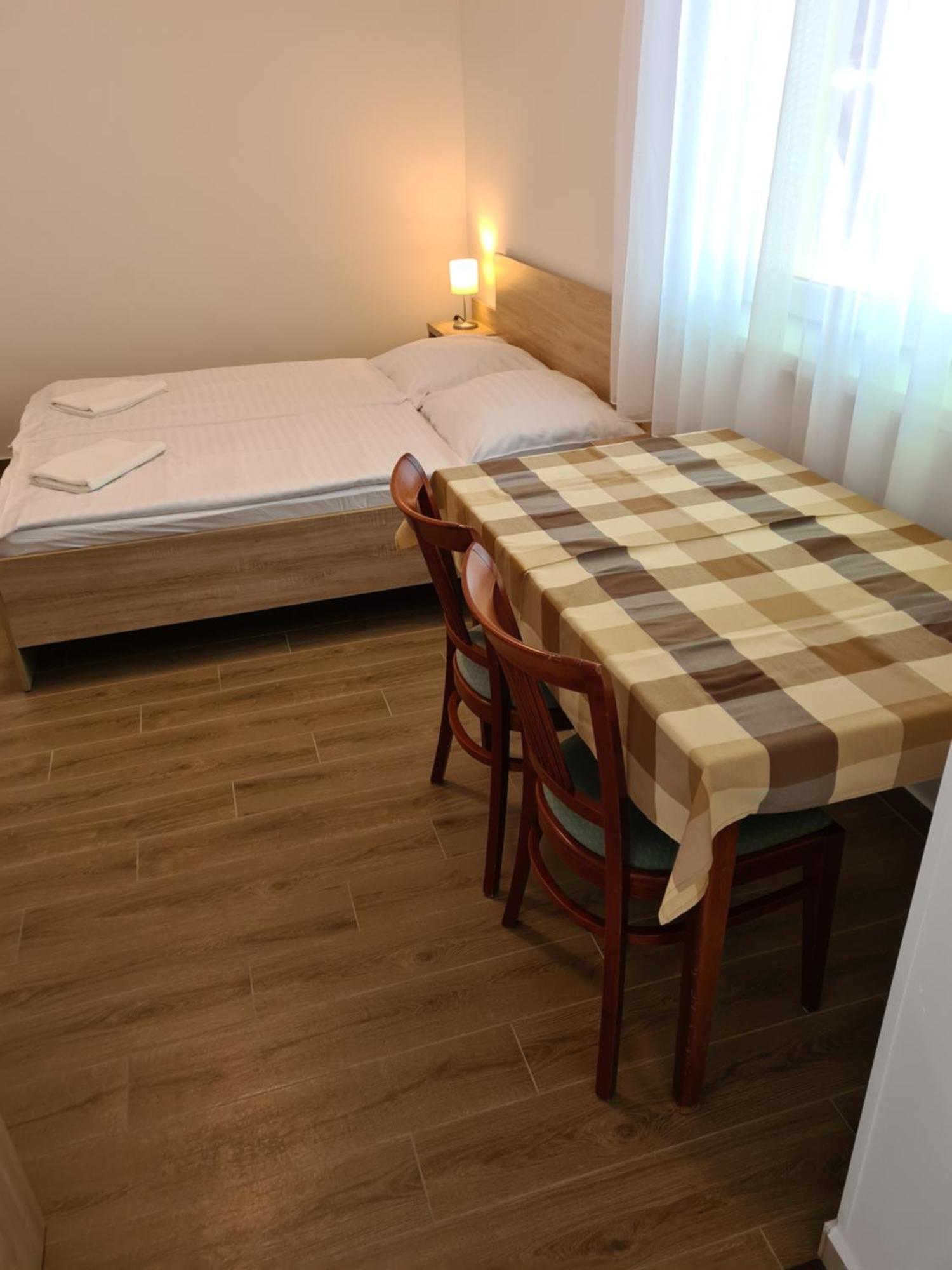 Tancsics Vendeghaz Hotel Siofok Ruang foto