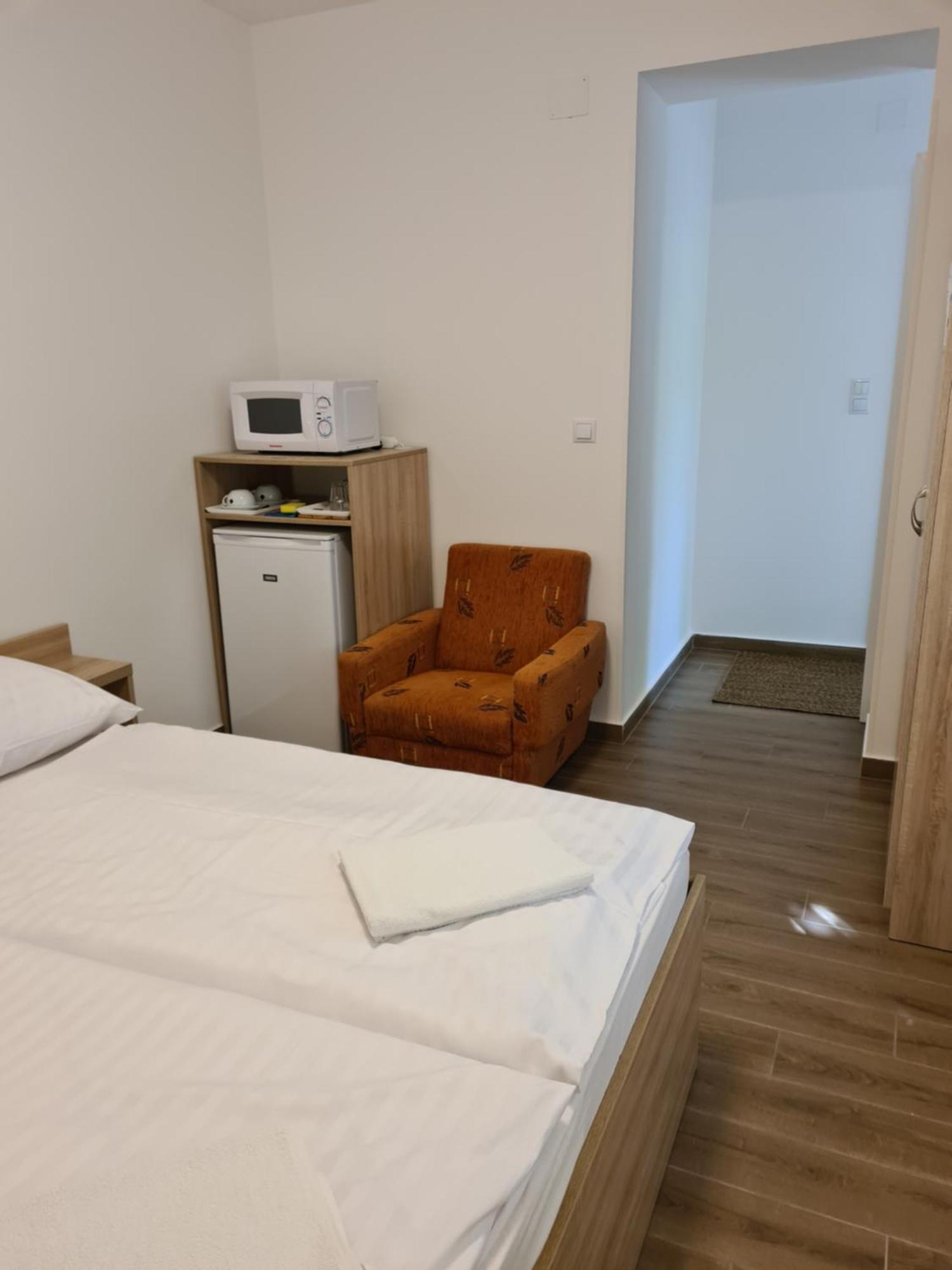 Tancsics Vendeghaz Hotel Siofok Ruang foto